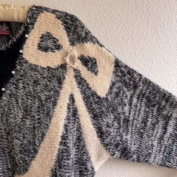 Vintage 1980s Gray Sweater With Bow Trompe L'œil (M/L) - Picture 9 of 10